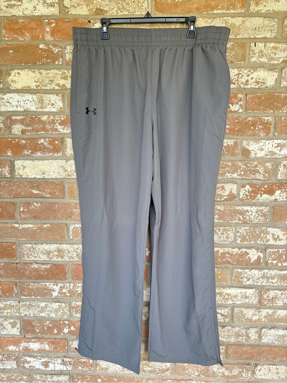 Under Armour Track Pants Men 2XL Gray Loose Fit Mesh Lined Side Zip Athletic